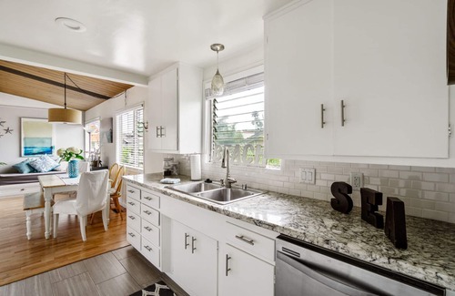 San Clemente Cottage | Experience Breathtaking Ocean Views at Our Pet-Friendly Retreat