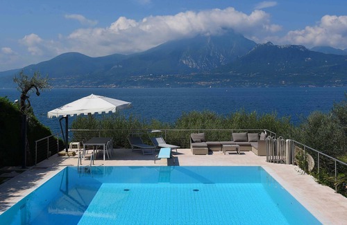 Frader Villa | Beautiful villa with stunning lake view