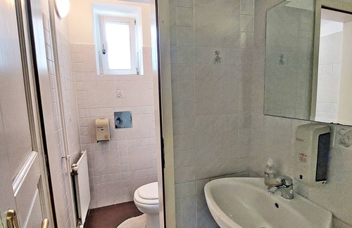 Ljubljana Villa | Inviting Vila in Rožna dolina with Renovated Rooms