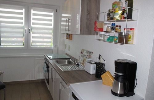 Raben Steinfeld House | Cozy Villa for 4 with Lake View, WIFI and Terrace Access