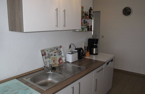 Raben Steinfeld House | Cozy Villa for 4 with Lake View, WIFI and Terrace Access