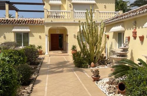 Urbanizacion Marbessa Villa | Idyllic Villa Steps from the Beach with Ocean View