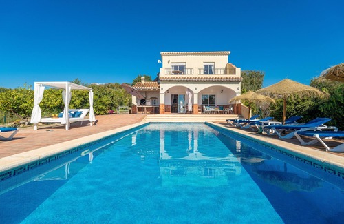 Cutar Villa | Villa Botin: Pet-Friendly Retreat with Heated Pool & Ocean View