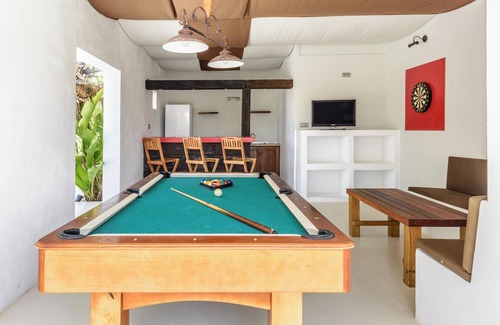 Es Canar Villa | Elegant Villa Can Cosmi: Pool, Garden & Ocean Views Await