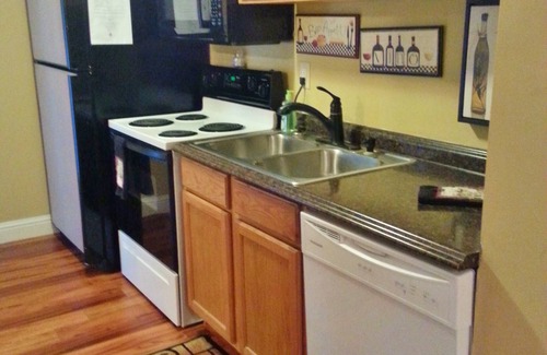 Eureka Villa | Delightful Villa Near St. Louis Attractions with Pool & Breakfast