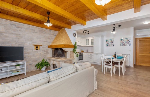 Cepic Villa | Inviting Villa Dussich with Pool Near Oprtalj Awaits You