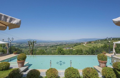 Giugnano Villa | Ideal Villa for 5 with Pool, A/C & Panoramic Views