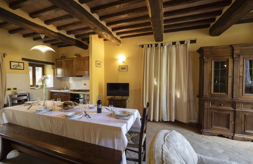 Pieve di Chio House | Inviting Villa with Private Pool, Pet-Friendly Amenities