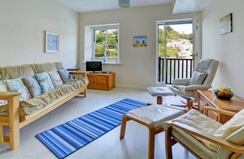 Fowey Villa | Beautiful villa for 2 guests with WIFI, TV and balcony