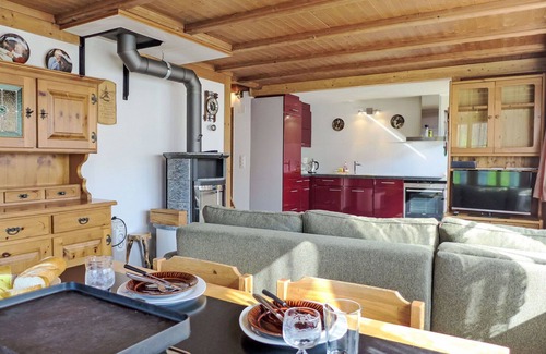 Riedtwil House | Beautiful villa for 3 guests with TV, patio, pets allowed, panoramic view and parking