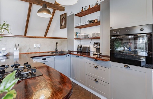 Revnice House | Inviting Villa for 4 with Private Pool, WIFI & Parking