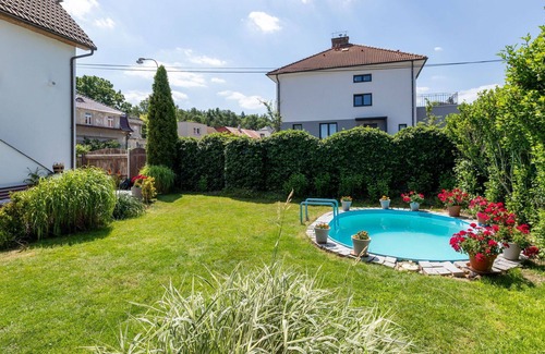 Revnice House | Inviting Villa for 4 with Private Pool, WIFI & Parking