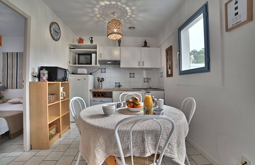 Domino House | Cozy Villa for 4 with Ocean View and Modern Amenities