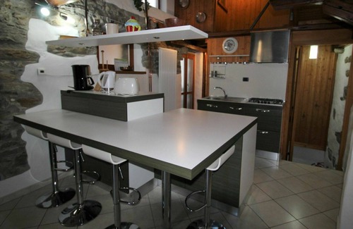 Castelveccana House | Inviting Villa for 4 with Lake View and Spa Amenities
