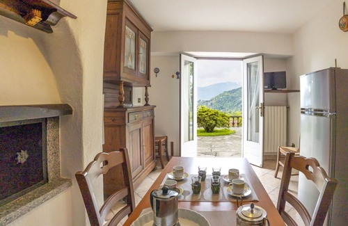 Verbania House | Beautiful villa for 4 people with WIFI, TV, patio, pets allowed and parking