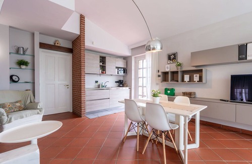 Barolo House | Inviting Villa with WIFI, Terrace & Panoramic Views for Four