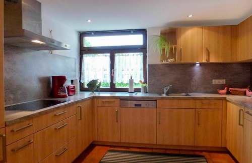 Huefingen House | Cozy Villa for 6 with Pet-Friendly Amenities & Lake View