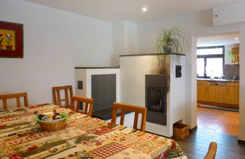 Huefingen House | Cozy Villa for 6 with Pet-Friendly Amenities & Lake View