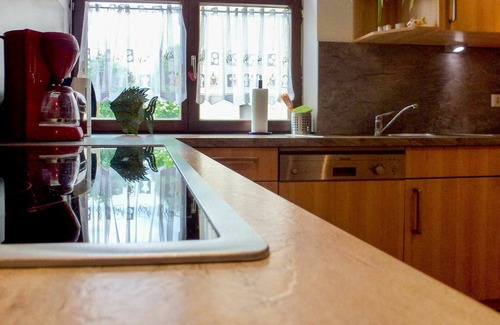 Huefingen House | Cozy Villa for 6 with Pet-Friendly Amenities & Lake View