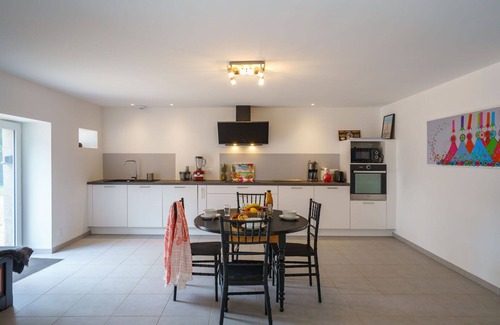 Peumerit House | Inviting Villa for 8 with Ocean View, WiFi & Terrace