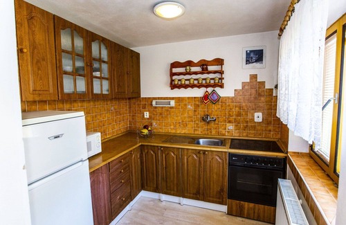 Tatobity House | Ideal Villa for 6 with WIFI, Kitchen, Patio & Parking