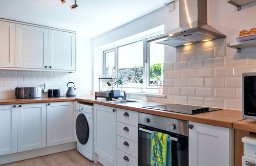 Kingsand House | Beautiful villa for 6 guests with WIFI, terrace and pets allowed