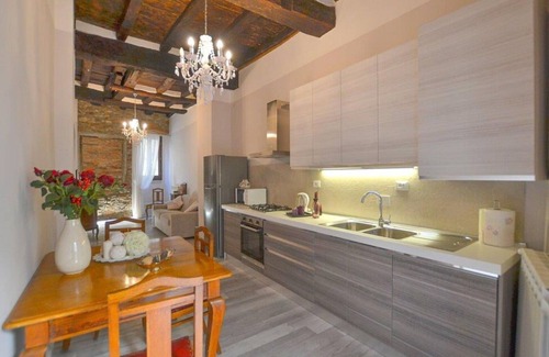 Bibbiena House | Inviting Villa for 6 with Balcony, A/C & Free WiFi