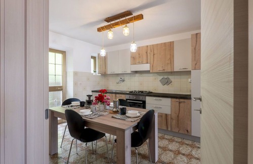 Barcis House | Inviting Villa with Lake View, Kitchen and Patio for 8