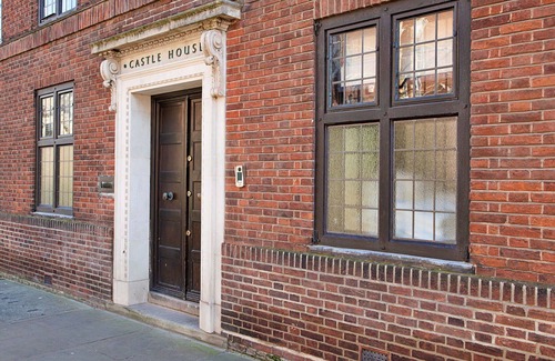 Nottingham City Centre House | Beautiful villa for 12 people with hot tub, WIFI and terrace