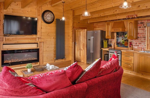 Craven Arms House | Beautiful villa for 2 guests with WIFI, hot tub, TV and terrace