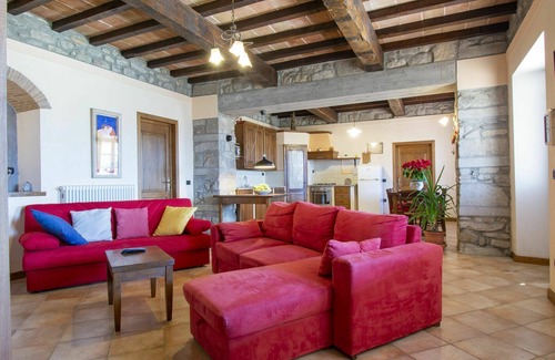 Caprignana Villa | Delightful Villa for 8 with Private Pool & Free WIFI