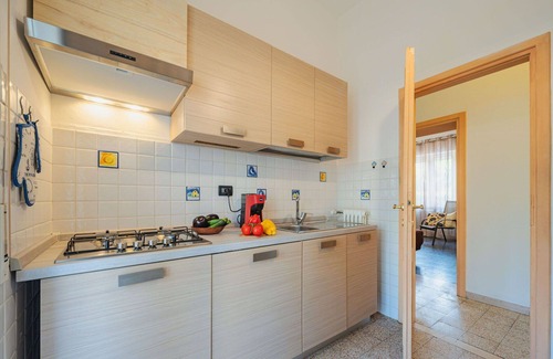 Viareggio House | Inviting Villa for 5 with Ocean View and Cozy Patio