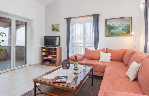 Vizinada Villa | Beautiful villa for up to 8 people with a private pool