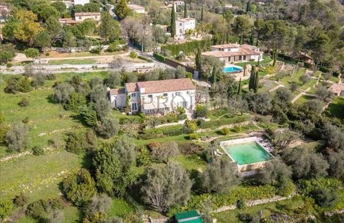 Chateauneuf-Grasse Villa | Oceanfront Villa with 5 Ensuite BRs in Châteauneuf-Grasse