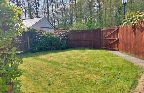 Liverton House | Beautiful villa for 6 guests with WIFI, pool, hot tub