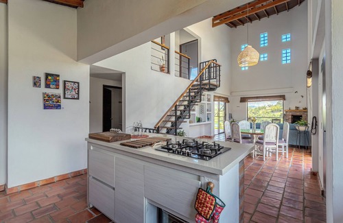 Guatape Cottage | Idyllic Villa Guatape-Peñol with Breathtaking Lake Views