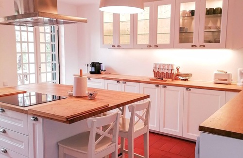 Vila Nogueira de Azeitao Cottage | Elegant Villa in Azeitão with Pool, Spa & Pet-Friendly Options