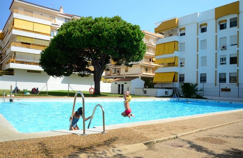 Punta Umbria Ski Chalet | Cozy Villa Steps from the Beach with Pool and Ocean View