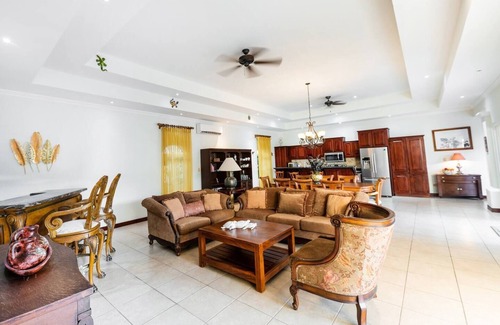 Bejuco Villa | Elegant Villa with Private Pool & Pickleball Court Access