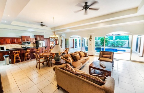 Bejuco Villa | Elegant Villa with Private Pool & Pickleball Court Access