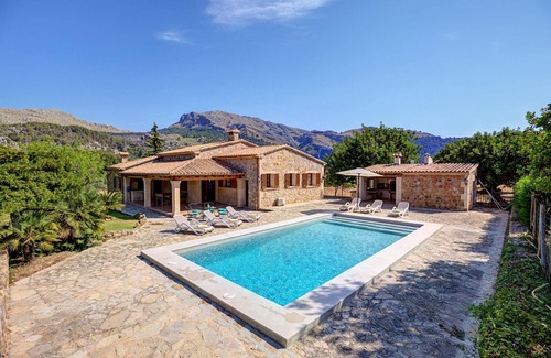 Pollensa Villa | Idyllic Villa in Pollensa with Private Pool & BBQ