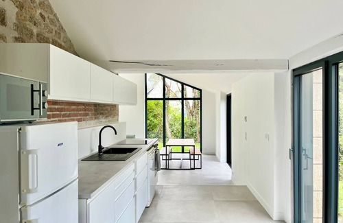 Loctudy Villa | Inviting Villa in the Heart of Loctudy for Family Getaways