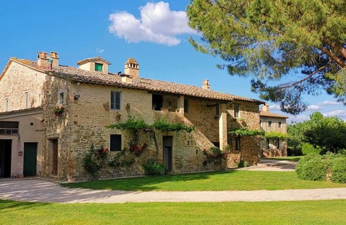 Torgiano Villa | Elegant Villa in Umbria with Pool and Spa Amenities