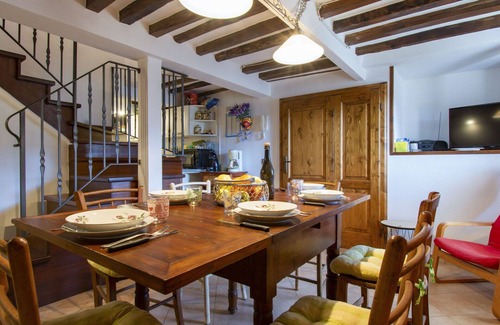 Casoli House | Inviting Villa with Private Pool, WiFi, and Pet-Friendly Stays