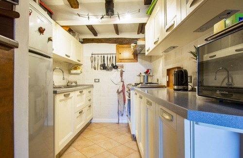 Casoli House | Inviting Villa with Private Pool, WiFi, and Pet-Friendly Stays