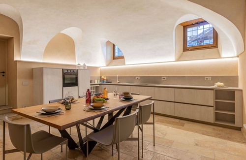 Barclaino Villa | Inviting Villa for 5 with Lake View, Terrace & WIFI