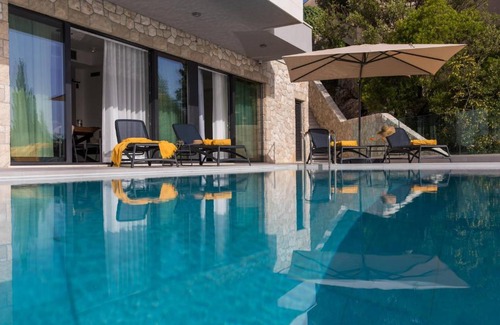 Orasac Villa | Discover Villa Leda: Family-Friendly Retreat with Pool