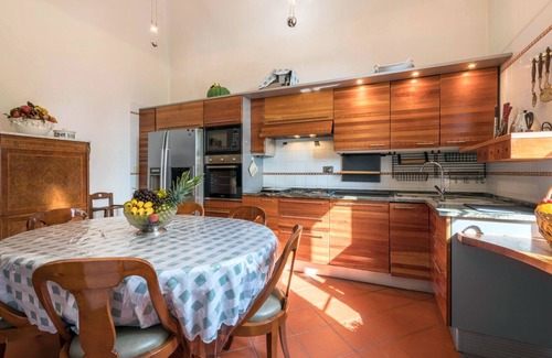 Chiusi Villa | Inviting Villa Licia with Pool and Spa in Beautiful Tuscany