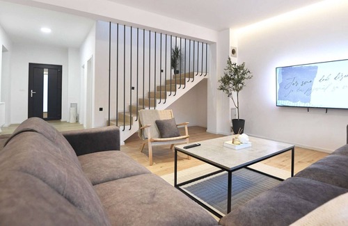 Municipality of Gracac Villa | Beautiful Villa Mona