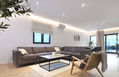 Municipality of Gracac Villa | Beautiful Villa Mona